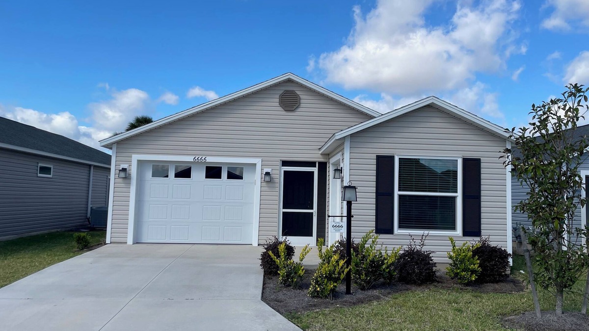 Okahumpka House | Charming home w/spacious kitchen, water view, enclosed lanai, & Pet Friendly