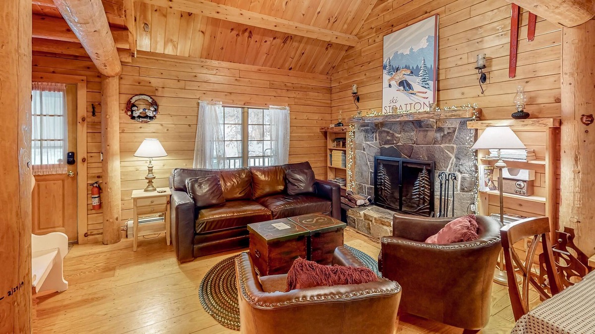 Stratton Cabin | Charming home with a fireplace, large yard & firepit - near Stratton/Mount Snow