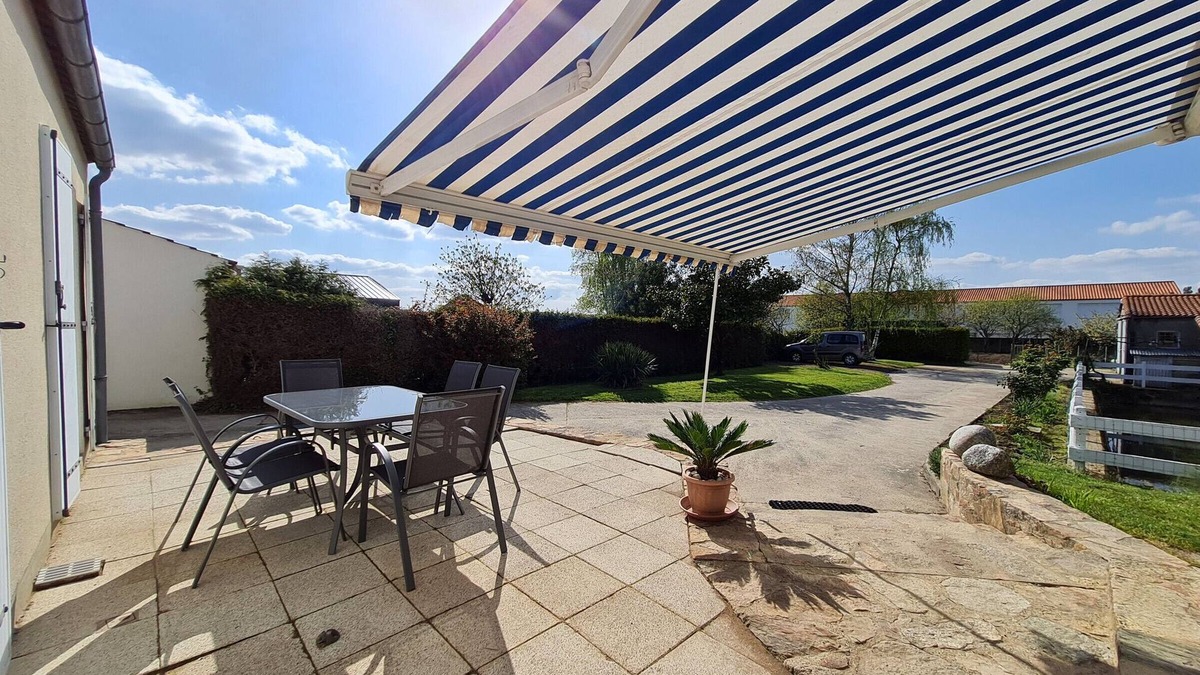 Aizenay Cottage | Charming Home with Garden, Veranda, Near Shops - Ideal for Family Getaways