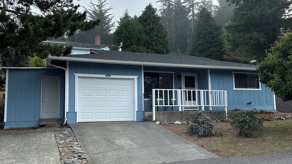 Gold Beach House | Charming Home with In-Town Convenience, Walking Distance to Beach & River Jetty