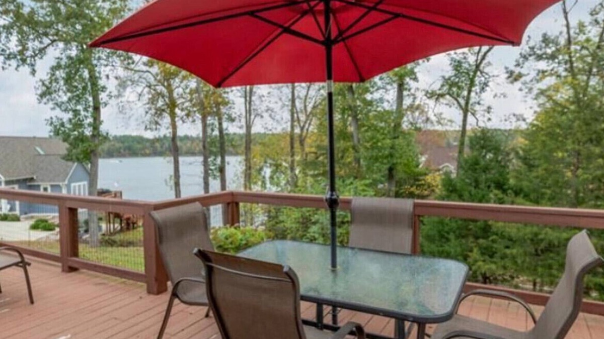 Wise House | Charming home with lake views