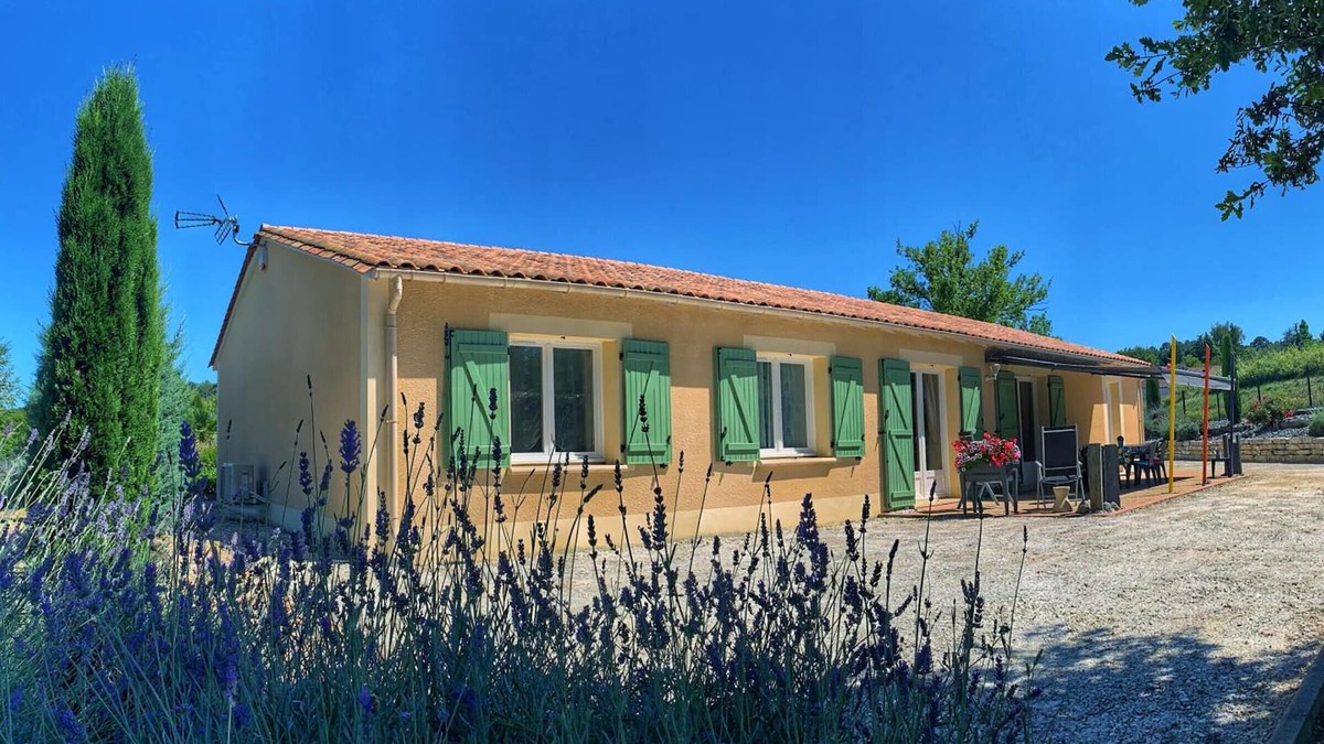 Neuvic Cottage | Charming Home with Modern Amenities in Scenic Neuvic, Dordogne