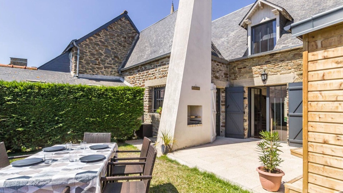Ardevon Cottage | Charming Home with Spa, BBQ, Bikes, and Stunning Mt St-Michel Views!