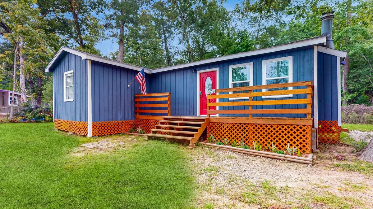 Hillister House | Charming home with wooden porch, streaming, washer/dryer, AC