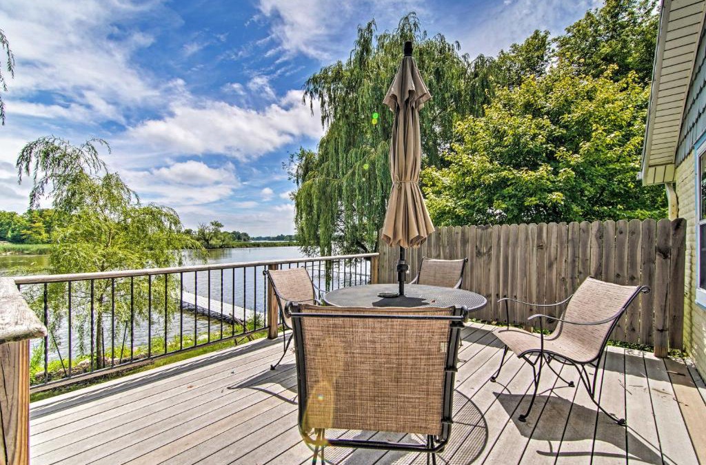 Horicon House | Charming Horicon Cottage and Dock on Rock River