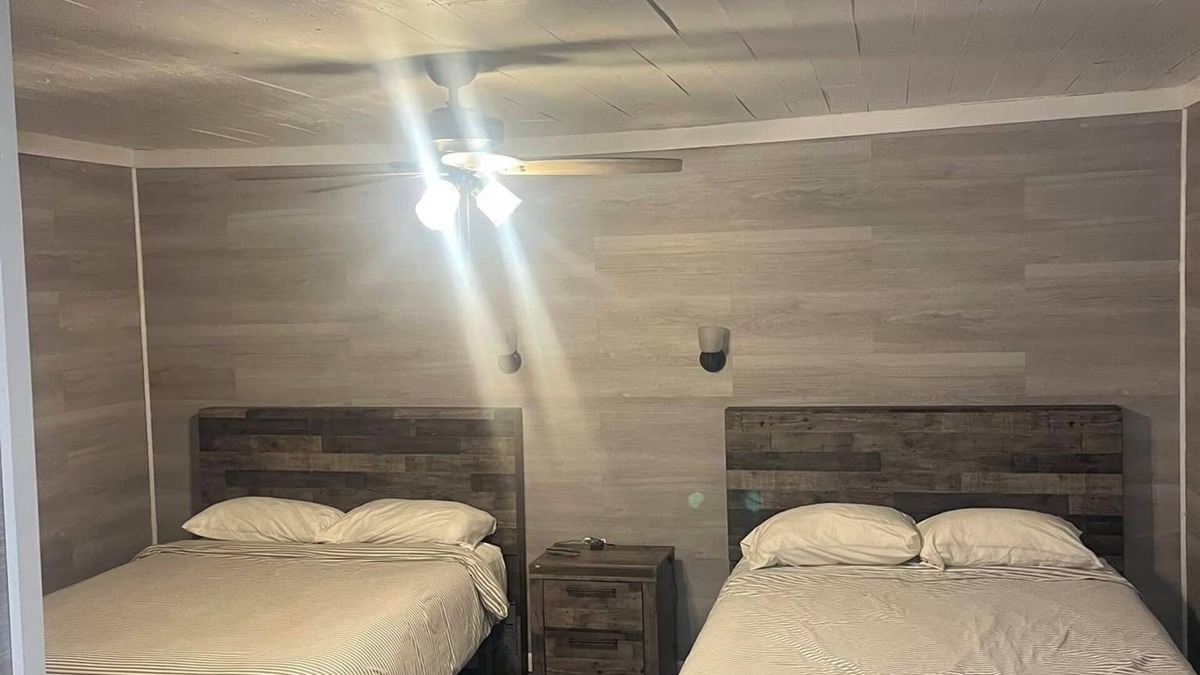 Golden Meadow Hotel | Charming hotel in fishing town of Golden Meadow with WiFi, AC