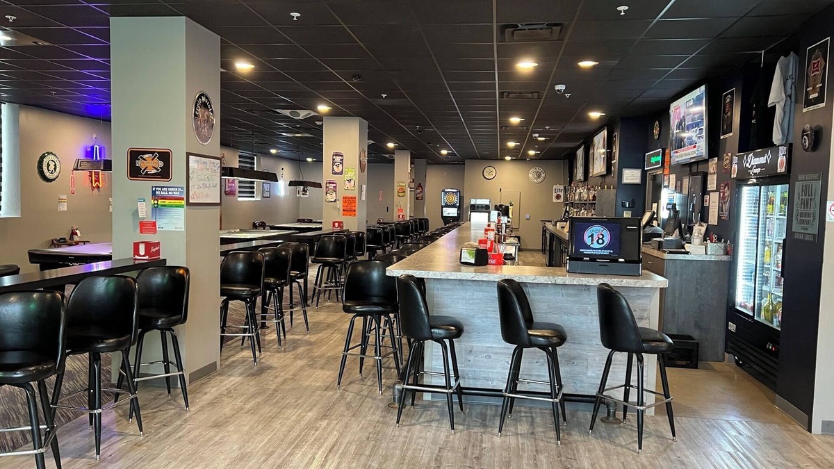 Rochester Hotel | Charming Hotel Rooms w/bar, pool tables, dart board and restaurant downstairs