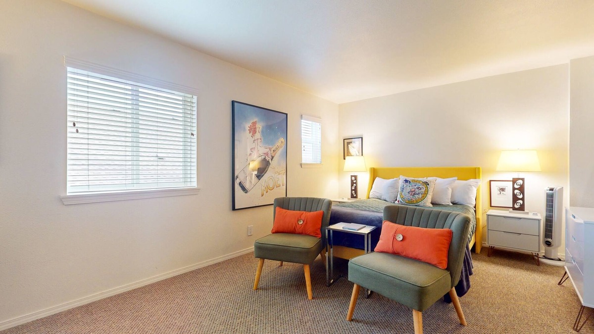 Port Townsend Apartment | Charming hotel suite just steps away from Downtown Port Townsend