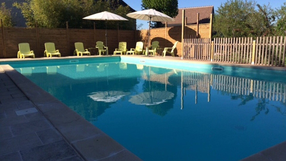 Verneuil-sur-Indre House | Charming house with large heated pool