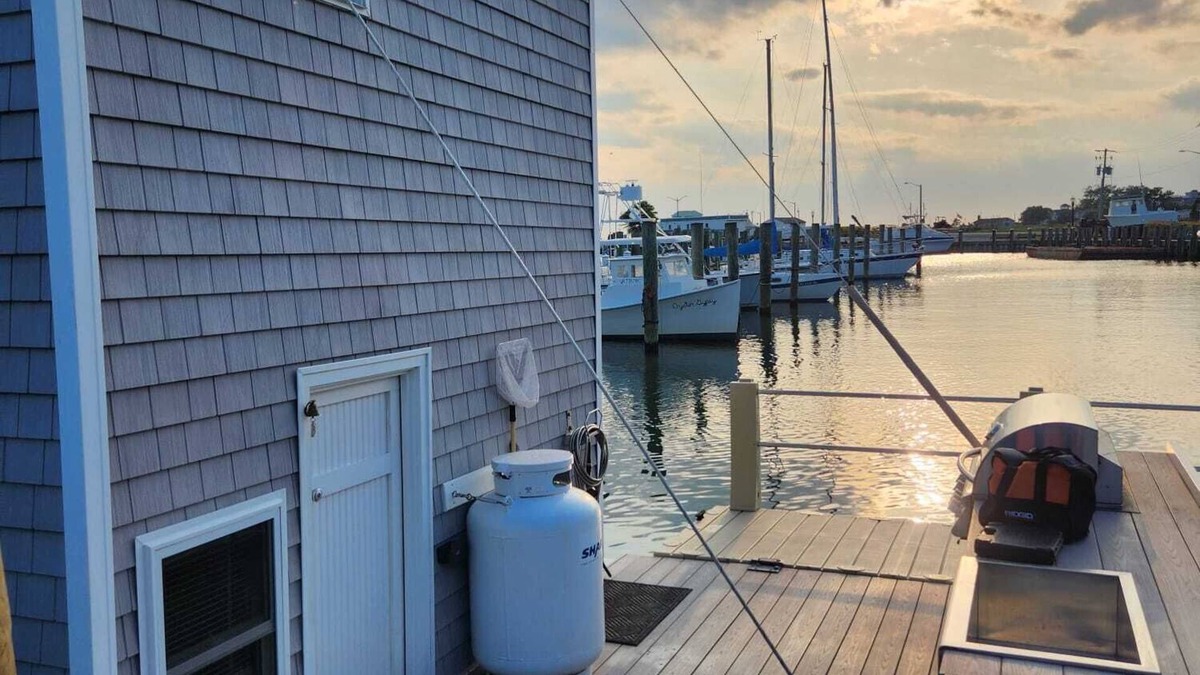 Cape Charles Boat Rental | Charming house boat with 2 bedrooms and WiFi, AC in Cape Charles