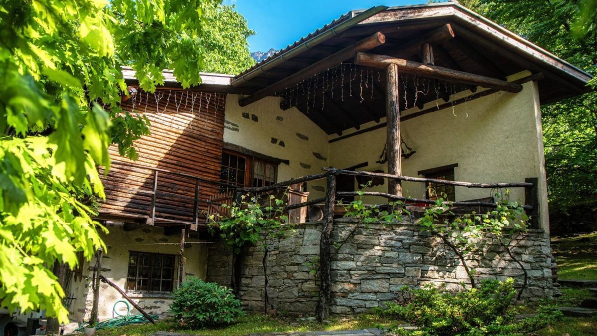 Lavertezzo Apartment | Charming house by the river in the Verzasca Valley (CASA AL FIUME)