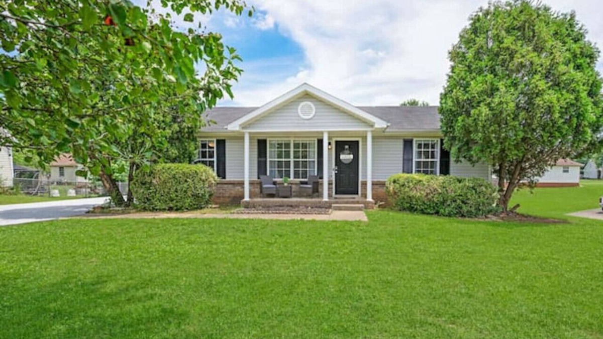 Clarksville House | Charming House Close to Fort Campbell and Casino