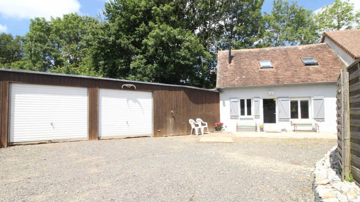 Radon Cottage | Charming House: Enclosed Garden, Near Alençon, with 6 Beds, 2 Garages, Pet-Friendly