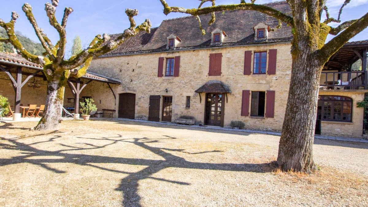 La Roque-Gageac Cottage | Charming House in La Roque-Gageac: Terrace, BBQ, Near Dordogne River and Historic Sites