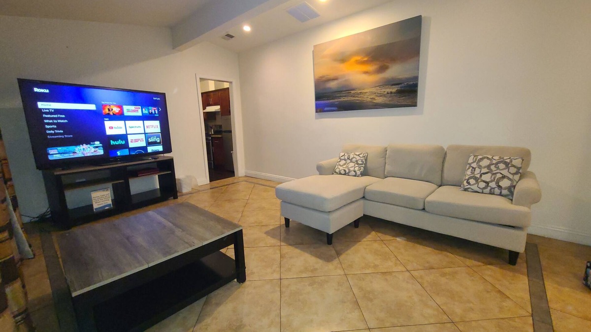 Northwest Torrance House | Charming House in a Beach City - Torrance CA - AC - Kitchen - Internet - Private