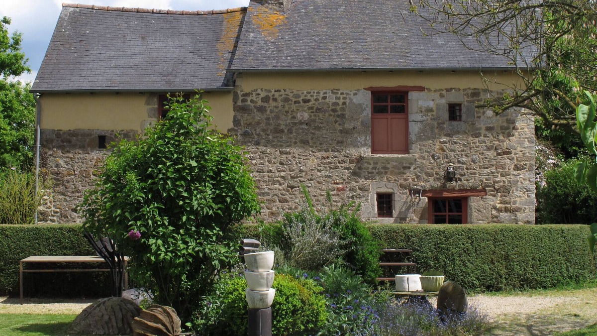 Saint-Pern Cottage | Charming house in a garden
