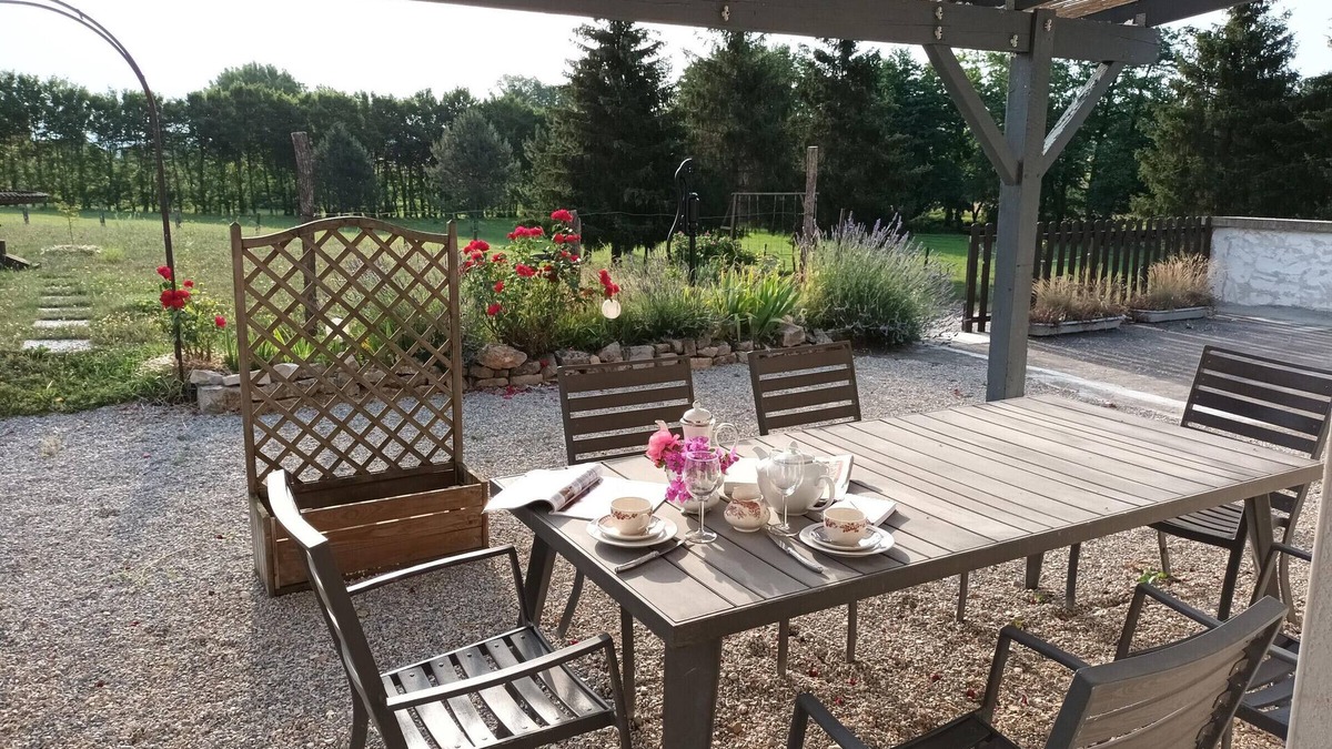 Gy Cottage | Charming house in Gy, 3 bedrooms, parking, wifi, nature and hiking