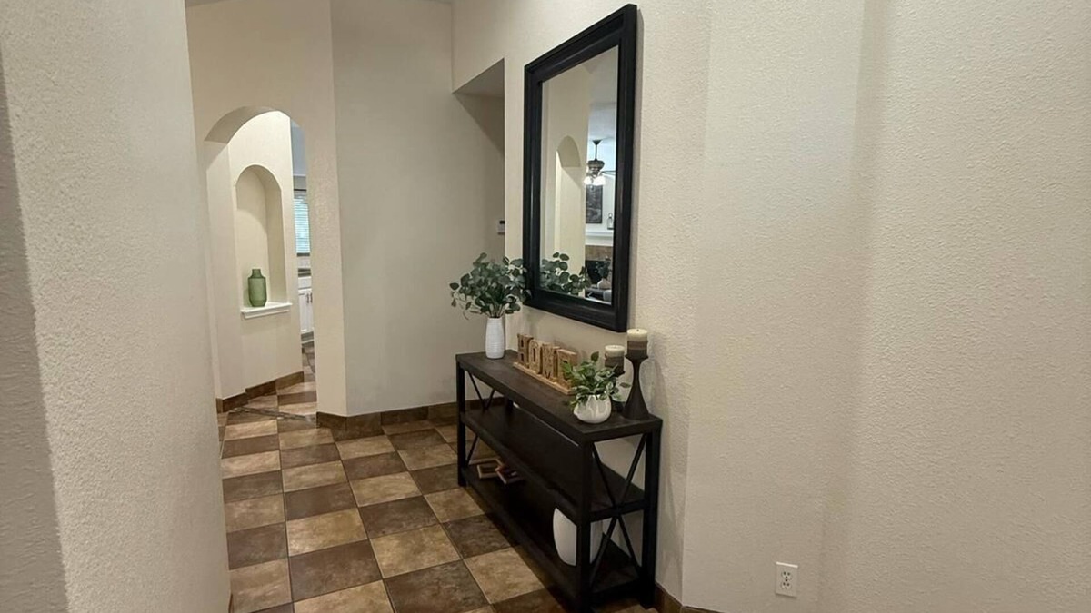 Hutto House | Charming house in Hutto with AC and WiFi, perfect for relaxation