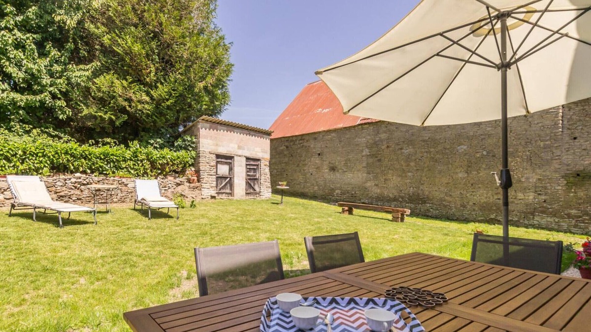 Servon Cottage | Charming House in Mont St-Michel Bay with Enclosed Garden