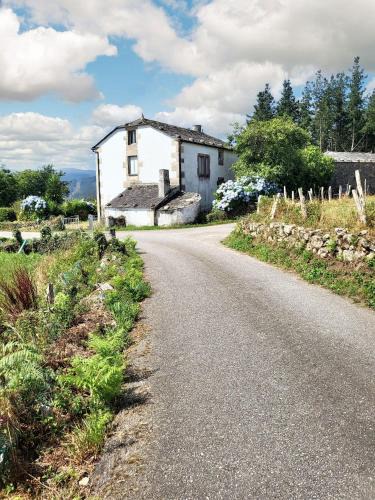 Ourol House | Charming house in Ourol with mountain view, large garden.