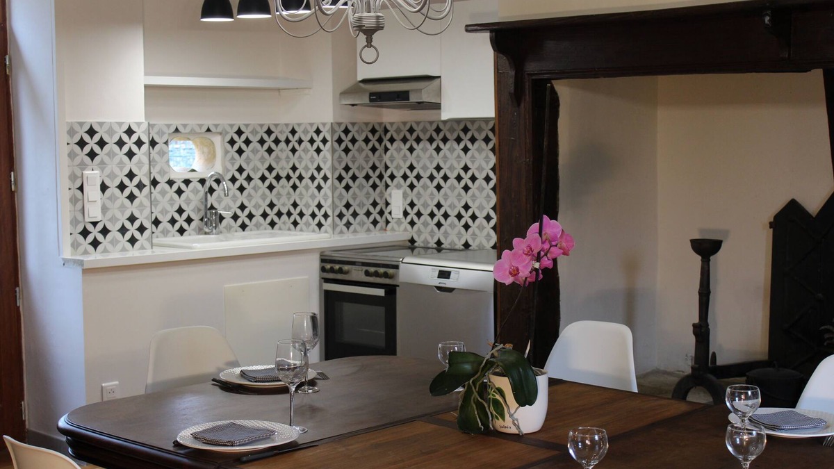 Mazeyrolles House | charming house in renovated farmhouse 30 minutes from Sarlat, enclosed garden.