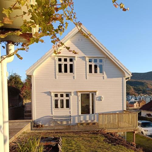 Ulstein Municipality House | Charming house in Ulsteinvik with free parking