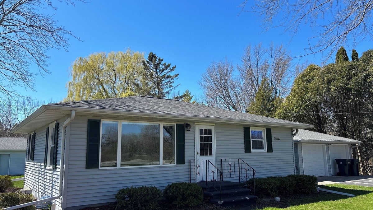 Little Sturgeon House | Charming house in Little Sturgeon- room to park boat!