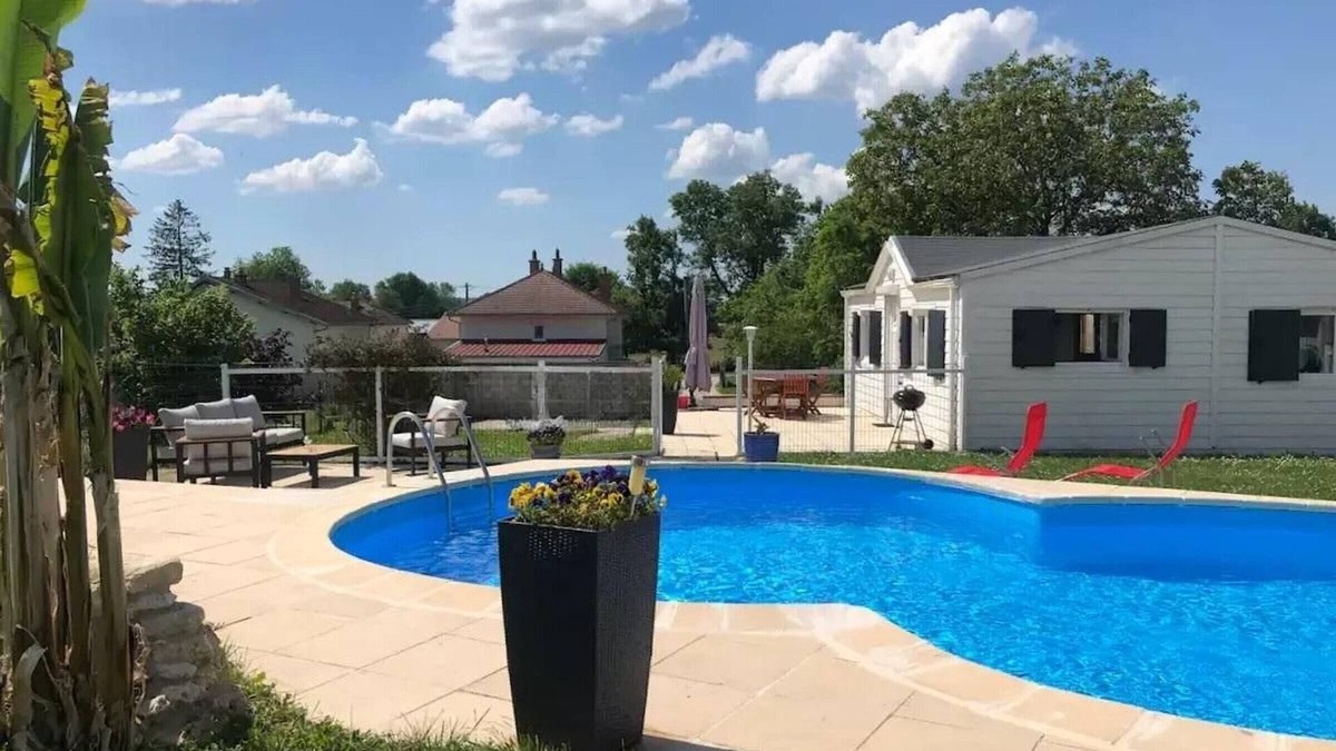 Velet Cottage | Charming house in Velet with pool and terrace