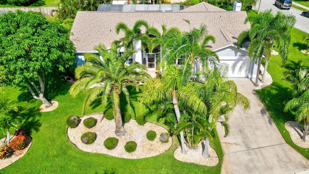 Palma Sola House | Charming house near AMI: Comfort, Style, and Sun Soaked Fun | Private | Pets OK
