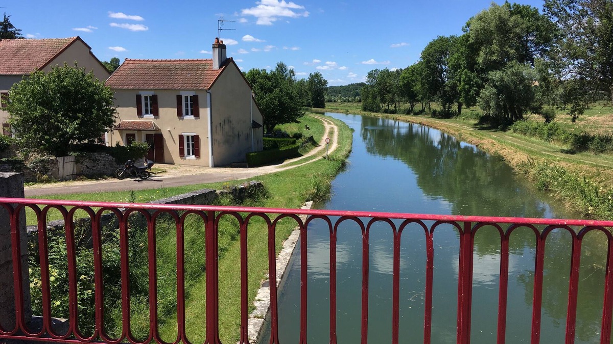 Lucy-sur-Yonne House | Charming house on the banks of the Nivernais Canal