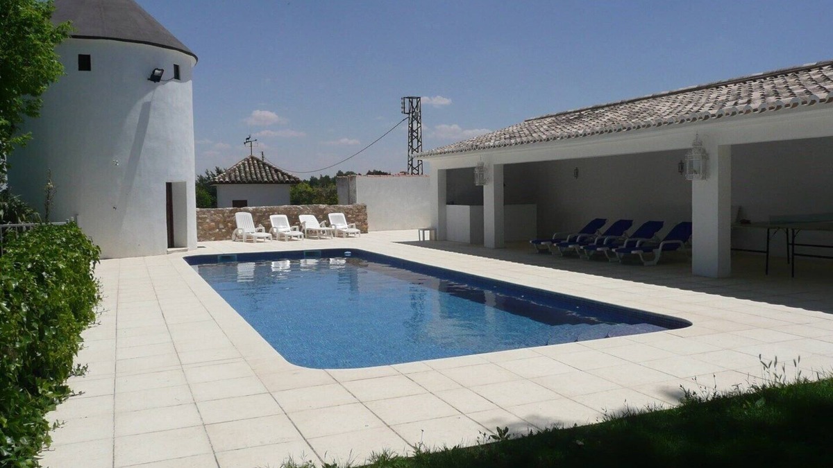 Alameda de Cervera House | CHARMING HOUSE, UNUSUAL, COMFORT, QUIET, SWIMMING POOL, 20 BEDS, TOLEDE