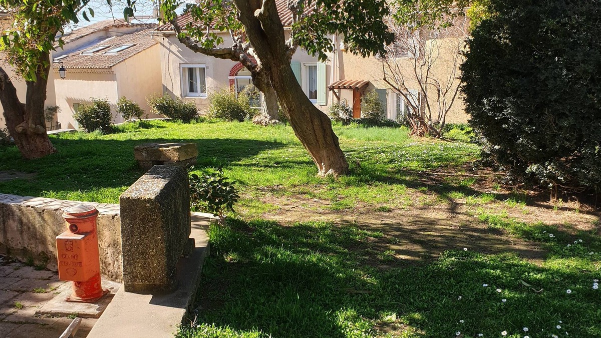 Sablet House | Charming house, village center garden view