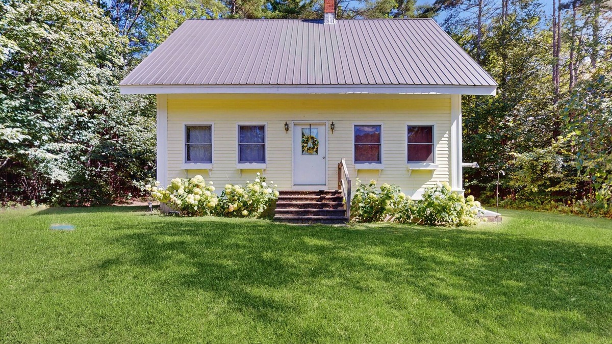 Grafton House | Charming house w/peaceful yard, close to village & recreation, kitchen, w/d