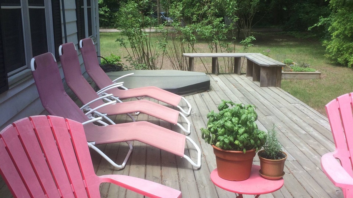 Harbert House | Charming House walking distance to the beach and bakery!