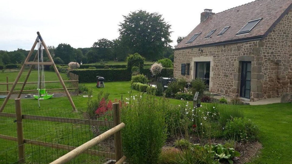 Joue-du-Bois Cottage | Charming house with pool and sauna in Normandy