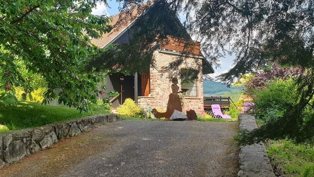 Breitenbach House | charming house with its outbuilding in a green setting