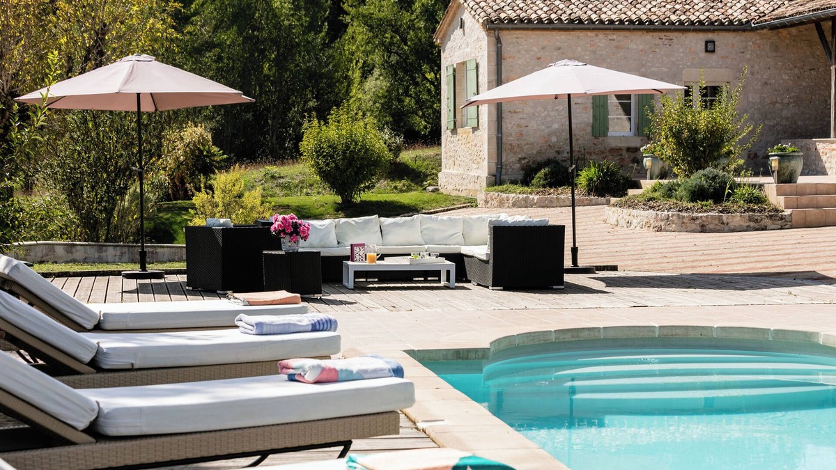 Monflanquin House | Charming house with swimming pool and jacuzzi, and its outbuildings