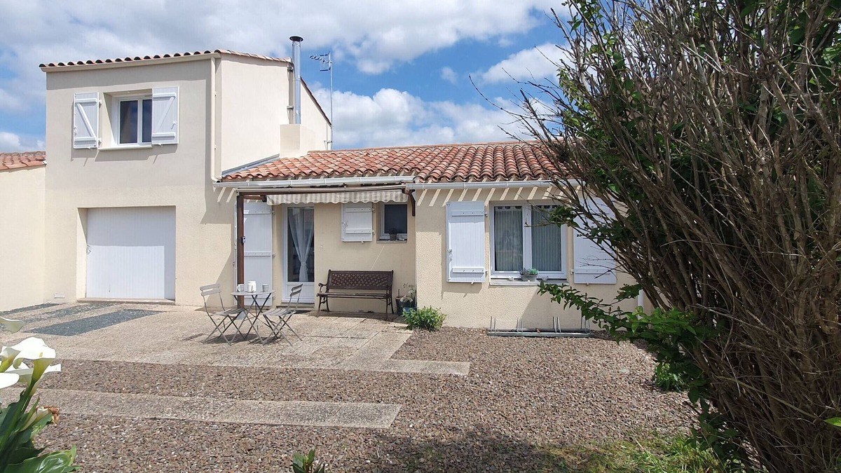 Grues House | Charming House with Garden, Near Beach & Town, Pet-Friendly
