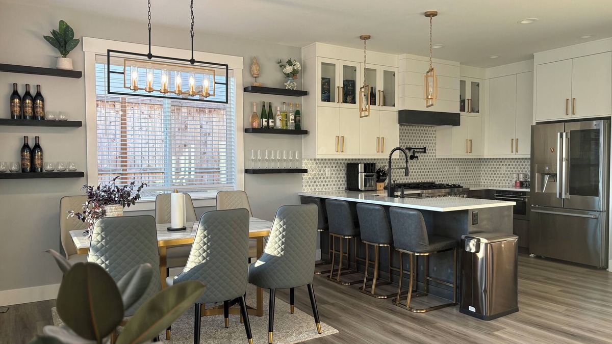 Dallas House | Charming house with Hot Tub and Steamer Shower in delightful Dallas