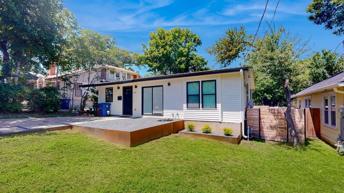 North University House | Charming house with Internet in Central Austin near local attractions