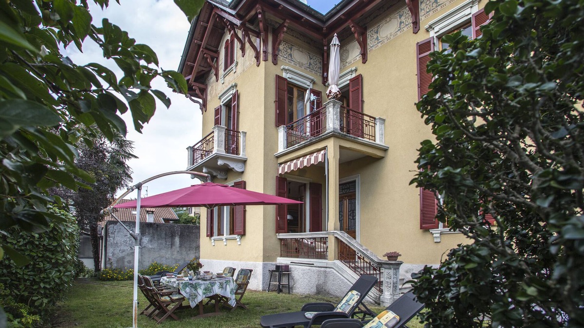 Pettenasco Apartment | Charming house with garden near the romantic lake of 0rta, for 6 people