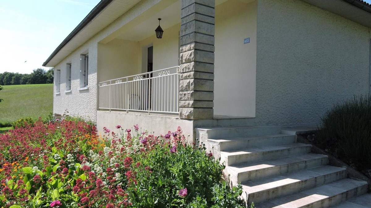 Agonac Cottage | Charming House with Large Garden, Fireplace & Baby Equipment near Périgueux