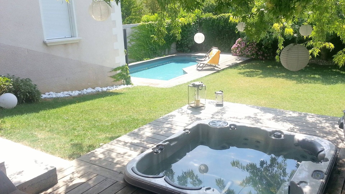 Yenne House | Charming house with pool and spa