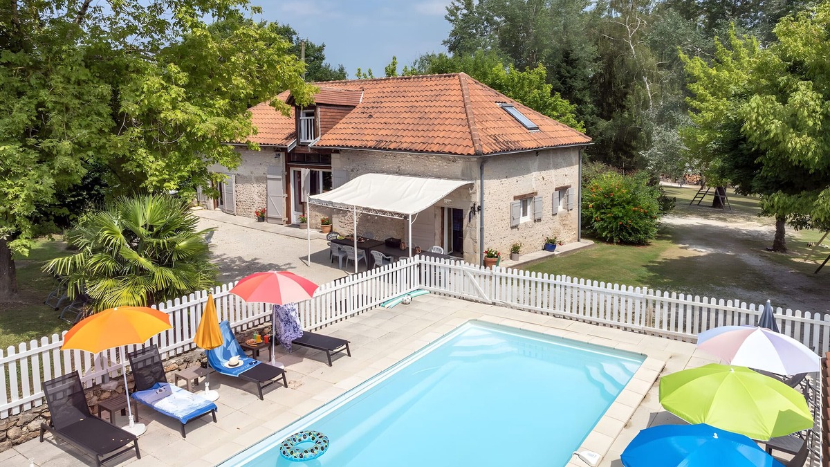 Limeyrat House | Charming House with Private Heated Pool/Enclosed Grounds