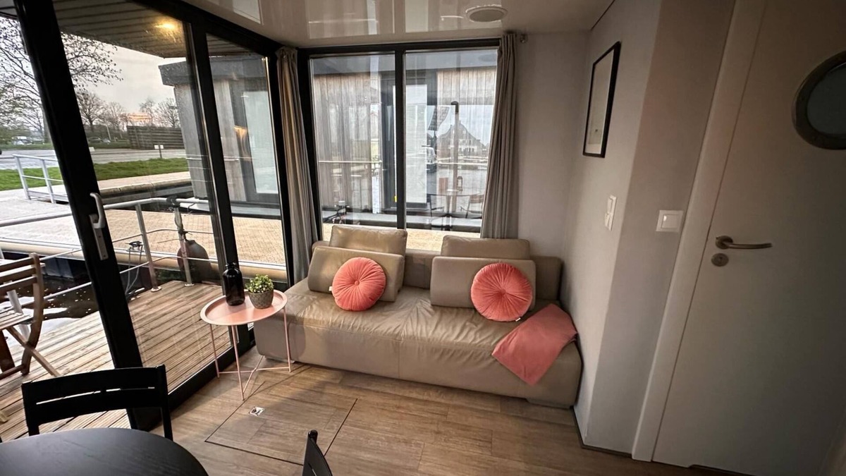 Offingawier Boat Rental | Charming Houseboat in Friesland