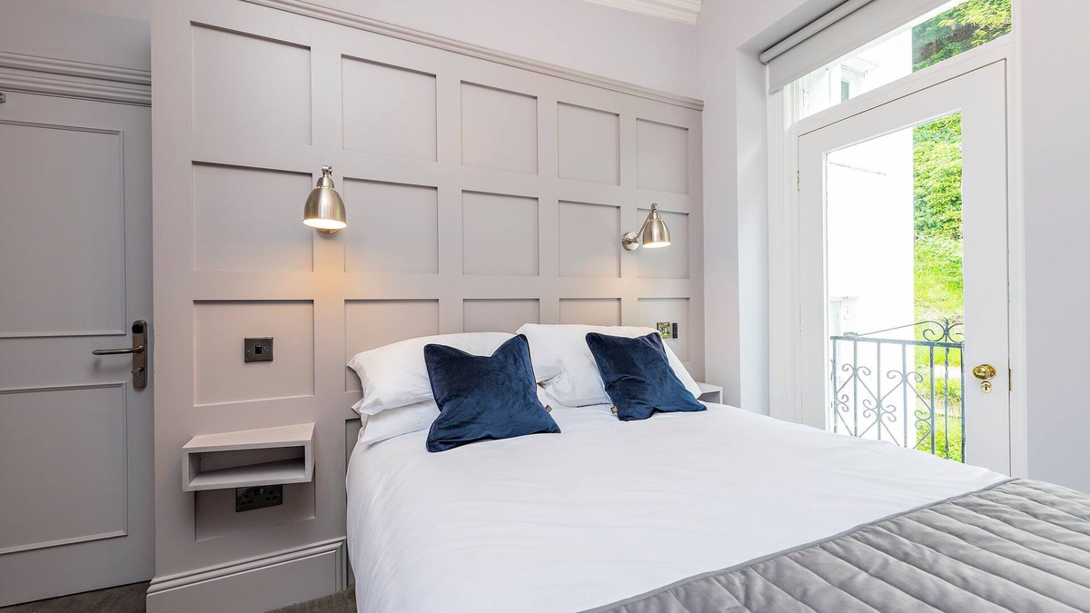 Howth Apartment | Charming Howth Marina Retreat