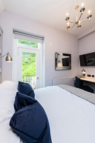 Sutton Cross Apartment | Charming Howth Marina Retreat