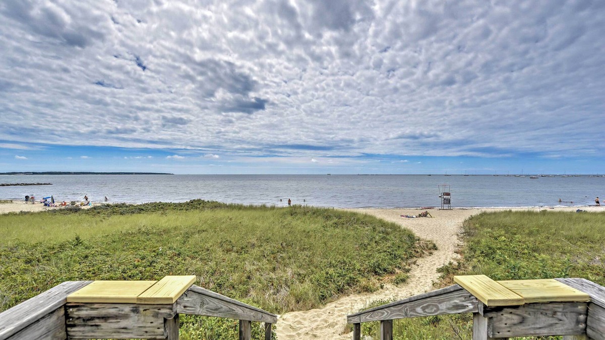 Hyannis Cottage | Charming Hyannis Home w/Deck: Walk to Beach!