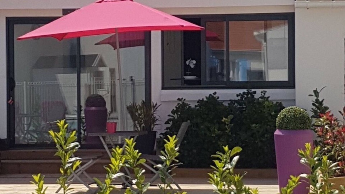 Quartier du Casino Apartment | Charming independent apartment in enclosed garden with swimming pool - 2 people