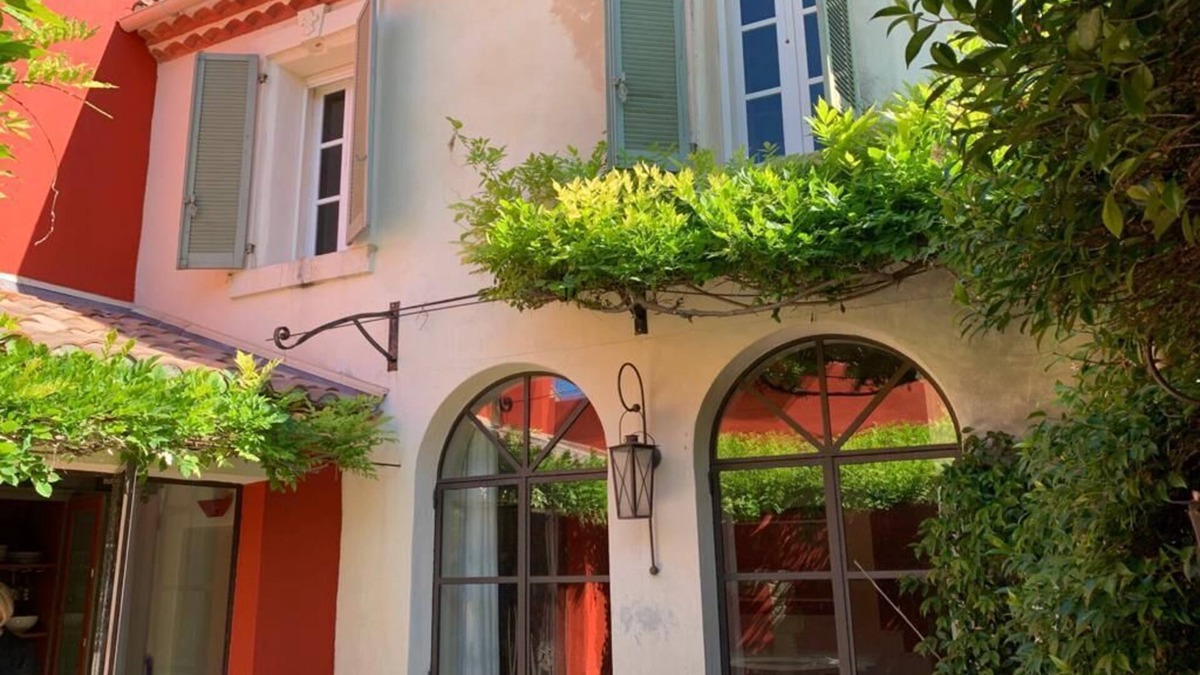 Aigues-Mortes Medieval City House | Charming inner-city residence
